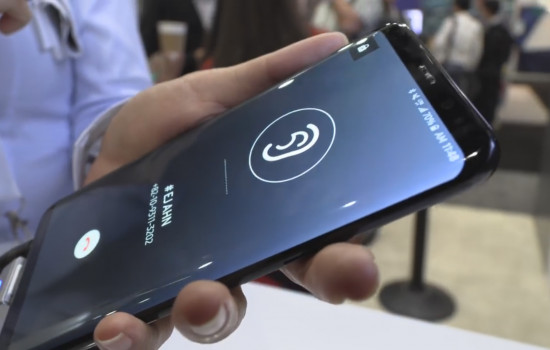 Samsung покажет звукопроводящие дисплеи для безрамочных смартфонов