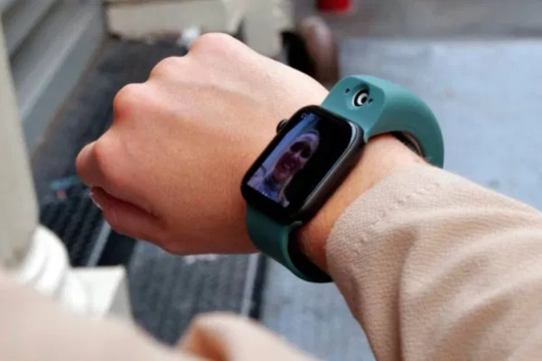 Необычный гаджет добавляет камеру в Apple Watch