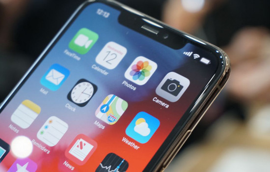 Женщина судится с Apple из-за «челки» iPhone XS
